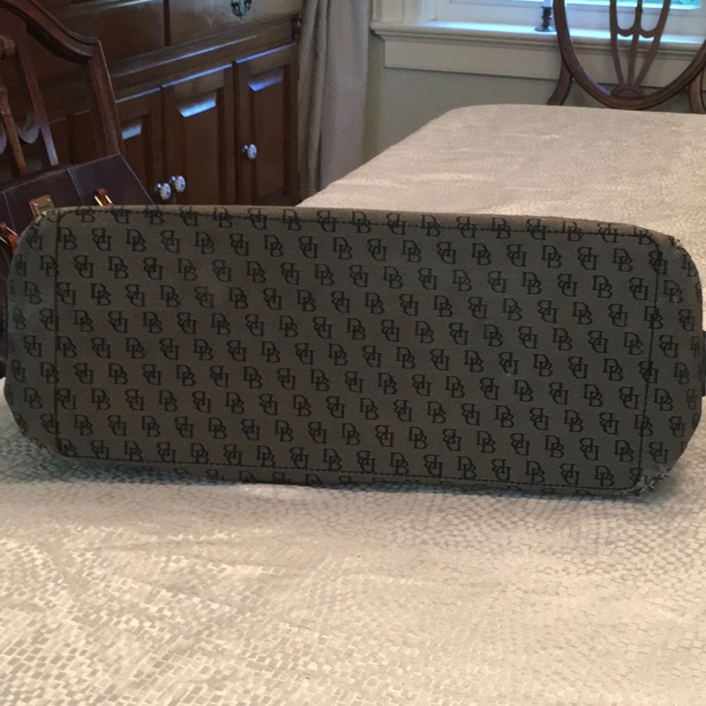 Dooney and Bourke pocketbook - Picture 2 of 6